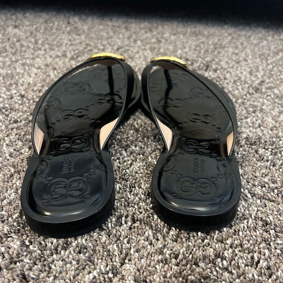 Women’s Gucci Flip Flops - Picture 4 of 15